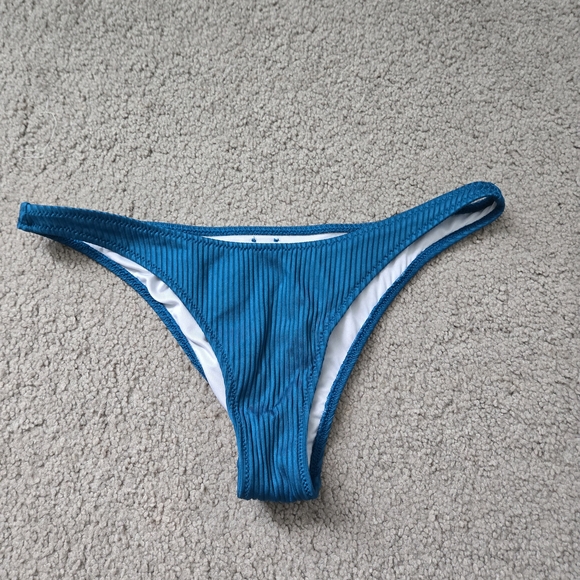 Stylish Blue Ribbed Bikini Set - Picture 4 of 4